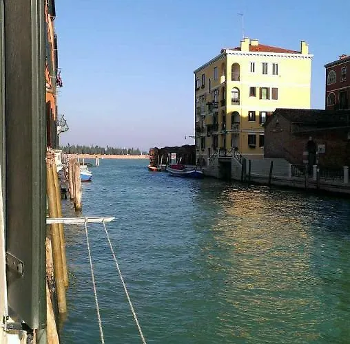 La Gondola - Beautiful Canal View Apartman Velence